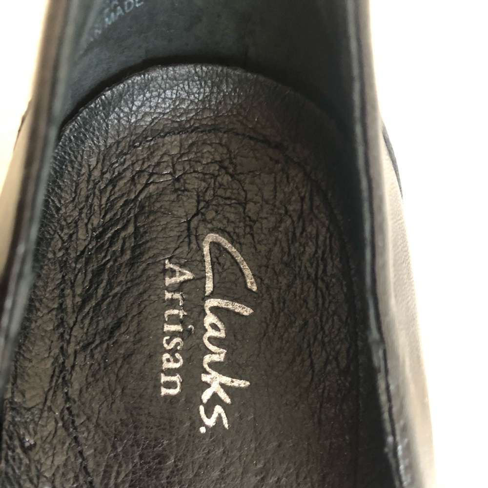 Clark Artisan Black Leather Pump - Picture 4 of 7